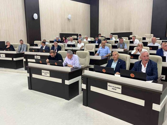 Kiraz Afyonkarahisar’da 35 Tl, Almanya’da 11,90 Euro