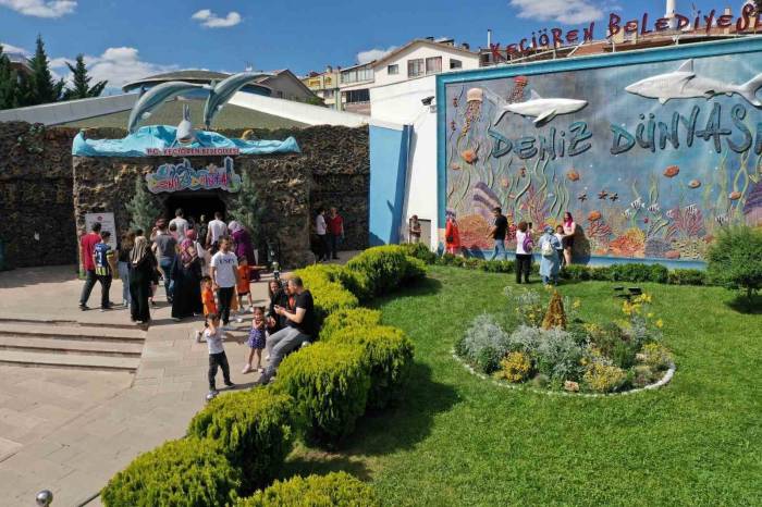 Çocuklar Ücretsiz Eğlence İçin Keçiören’e Akın Etti