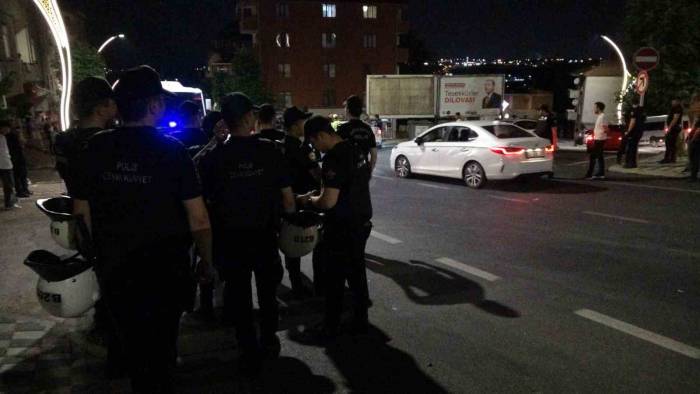 İlçede Çıkan Kavga Büyüdü, Olaylara Çevik Kuvvet Müdahale Etti