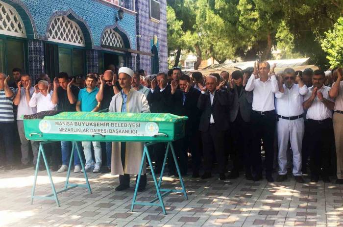 Kazada Ölen Genç Öğretmen Turgutlu’da Toprağa Verildi