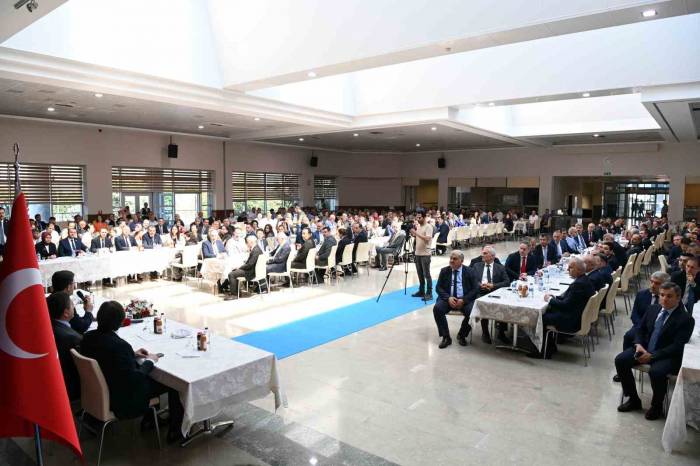 Bakan Yumaklı, Bakanlık Personeliyle Bayramlaştı