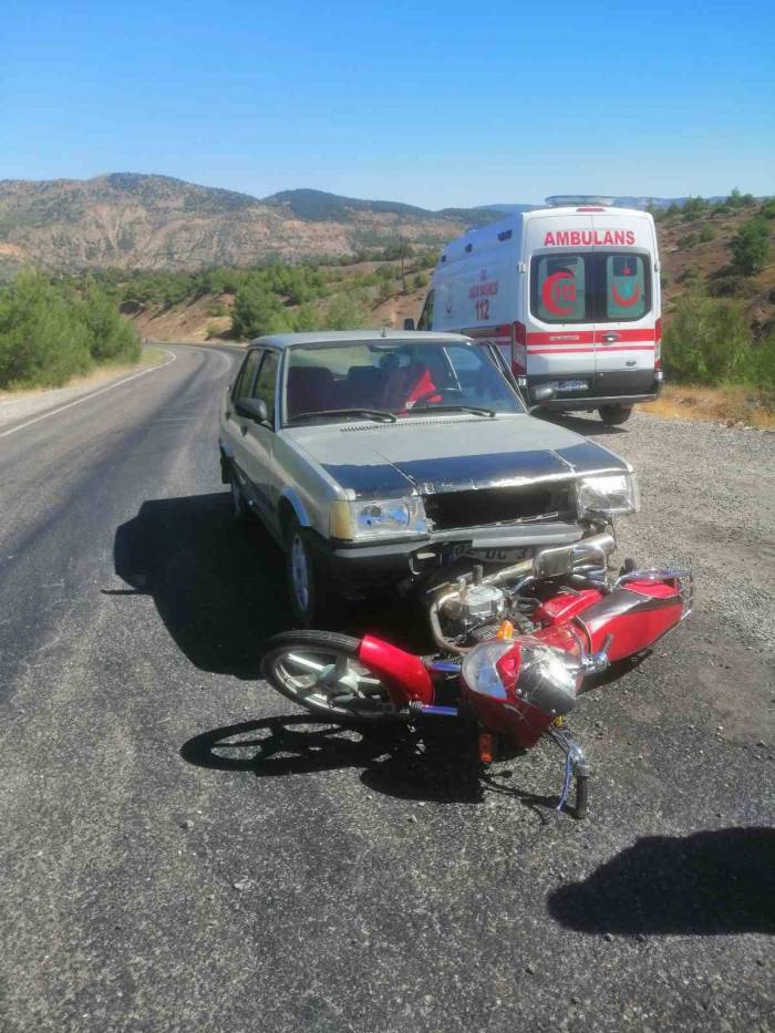 Otomobil İle Motosiklet Çarpıştı: 2 Yaralı