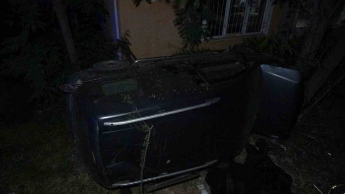 Burdur’da Kontrolden Çıkan Otomobil Şarampole Uçarak Ağaca Çarptı: 1 Ölü
