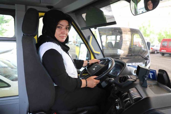 En Büyük Hayali Şoför Olmaktı: Belediye Otobüsünde İşini Aşkla Yapıyor
