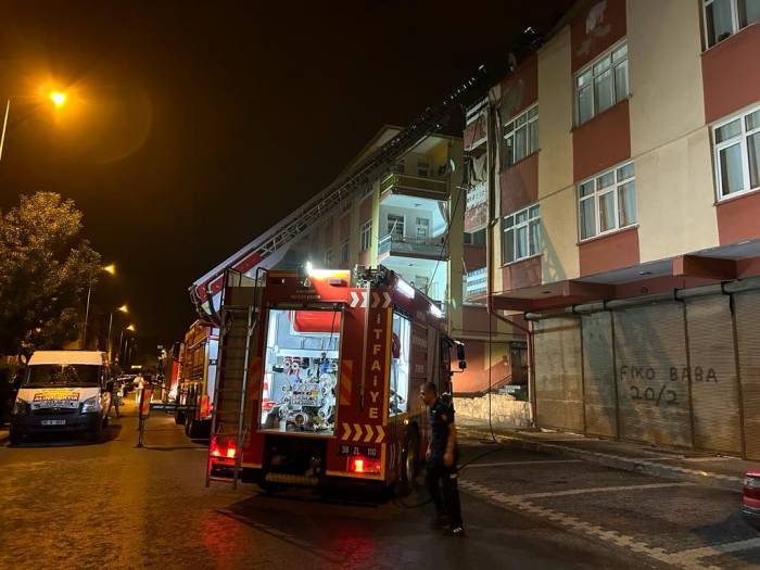 İkamette Çıkan Yangın 1 Saatte Söndürüldü
