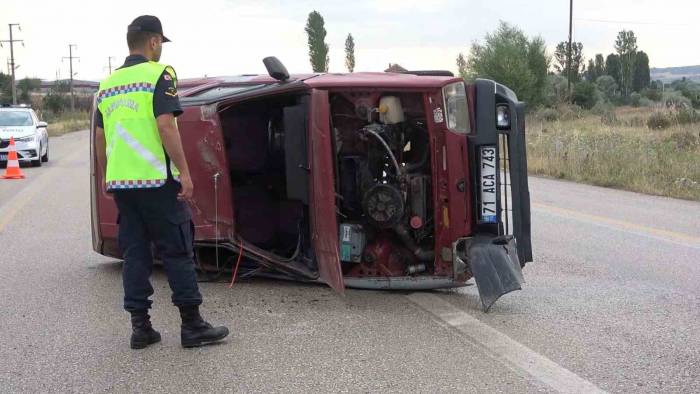 Kontrolden Çıkan Otomobil Takla Attı: 1 Yaralı