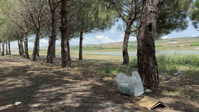 İstanbul’da Tatilcilerden Geriye Çöp Yığını Kaldı