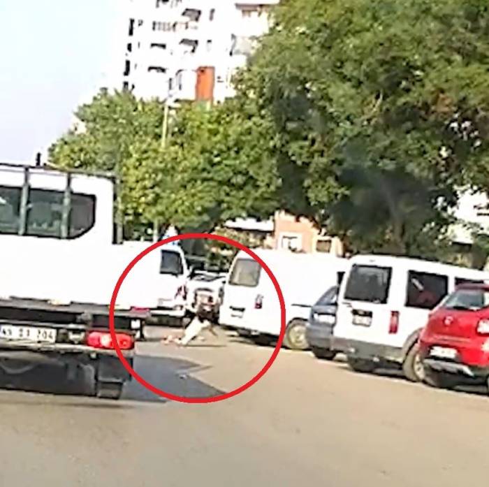 Dikkatsiz Motosikletli Kız Çocuğuna Çarptı