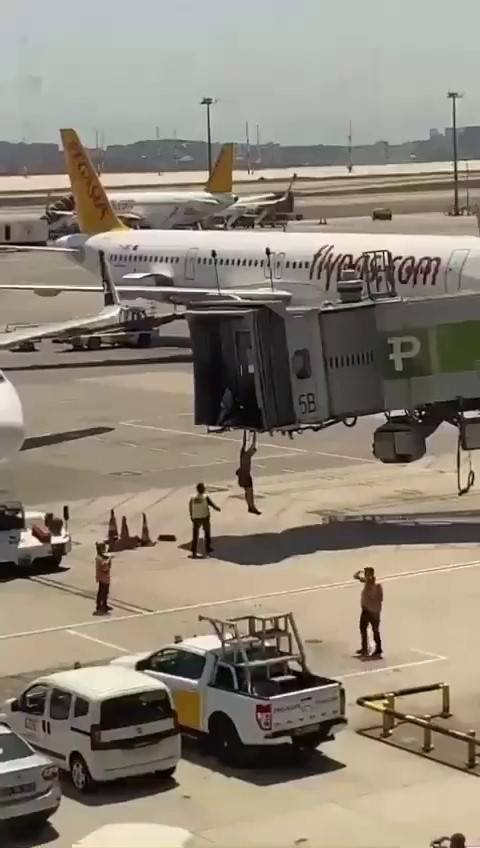 Sabiha Gökçen Havalimanında Aprona İzinsiz Giren İki Kişi Gözaltına Alındı