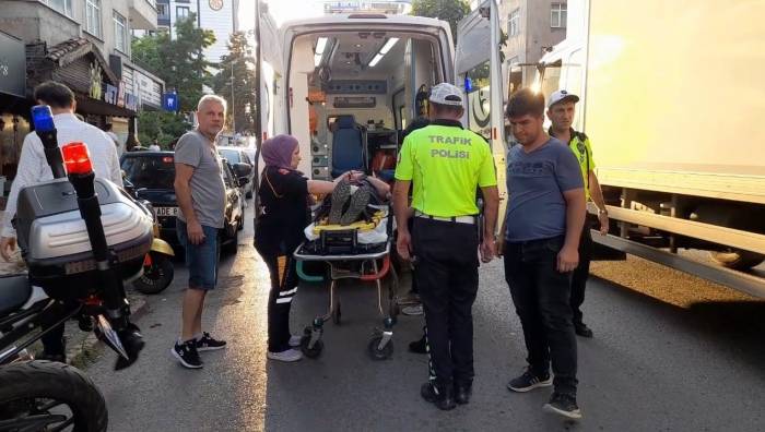 Motosikletin Çarptığı Yaya Yaralandı