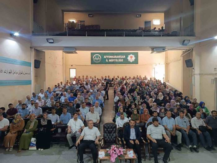 Afyonkarahisar’da, ’bir Yetime Aile Olmak’ Paneli