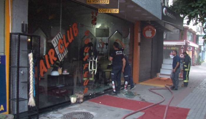 Yangında ‘duman’ İsimli Kedi İtfaiye Erleri Tarafından Kurtarıldı