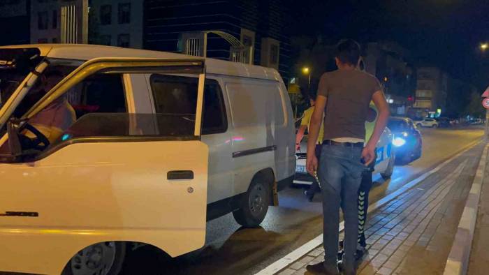 ’dur’ İhtarına Uymayan Sürücü Yakalandı, Alkollü Çıktı