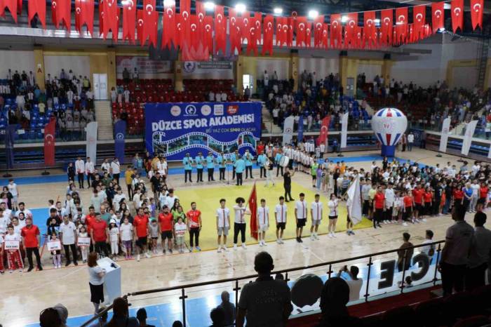 Binlerce Çocuk Spor Yapacak