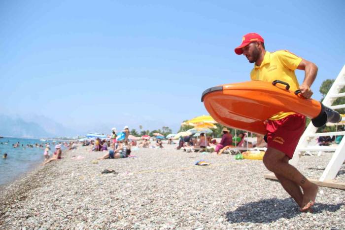 Antalya Plajlarında 3 Cankurtaran Robot Görev Başında