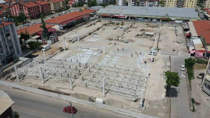 Davraz Çarşamba Kapalı Pazaryerinin Uzay Çatı Montajı Devam Ediyor