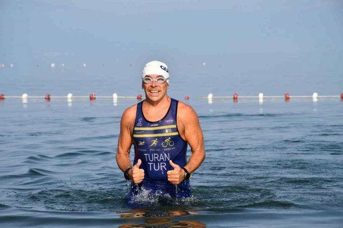 İznikli Yüzücü Guınness İçin Ter Döküyor