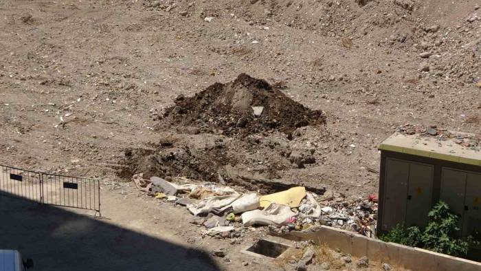 89 Kişiye Mezar Olan Galeria Sitesi’nde Numune Alınması İçin Çalışmalar Başladı