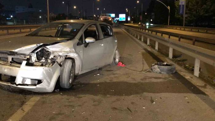 Kazada Kopan Tekerlek Başka Kazaya Sebep Oldu: 2 Yaralı