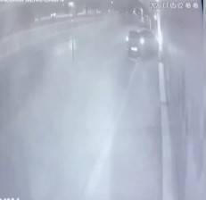 Direksiyonda Sızdı, Otomobiliyle Dükkana Daldı: O Anlar Kamerada