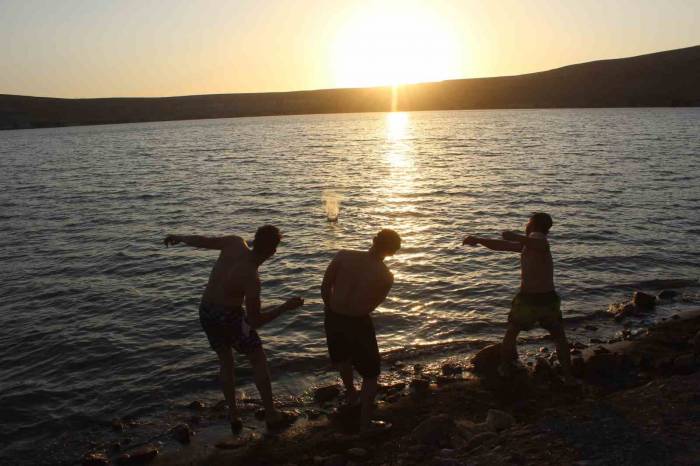 Acıgöl Gün Batımında Çok Sayıda Ziyaretçiye Ev Sahipliği Yapıyor