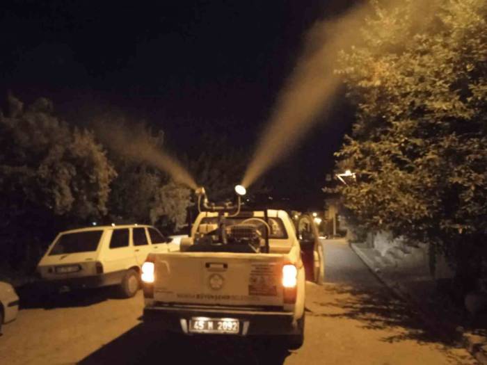 Manisa’da Haşerelere Karşı İlaçlama Devam Ediyor