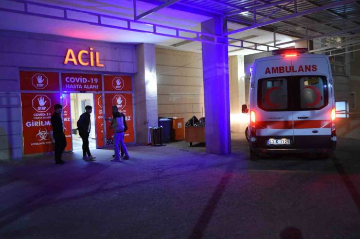 Tıra Çarpan Minibüsün Sürücüsü Feci Şekilde Hayatını Kaybetti