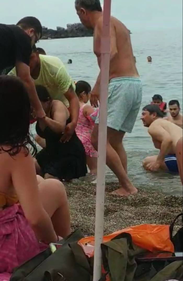 Boğulma Tehlikesi Geçiren Kadının İmdadına Cankurtaran Yetişti