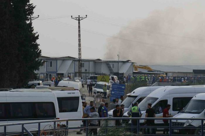 Adana’da Sasa Fabrikasında Yangın: 2 Yaralı