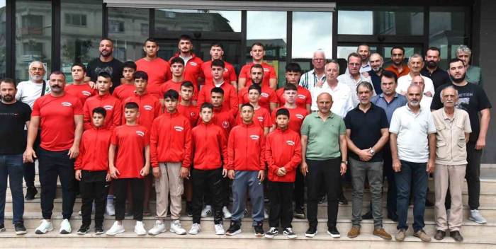 Altınovalı Pehlivanlar, Kırkpınar’a Dualarla Uğurlandı