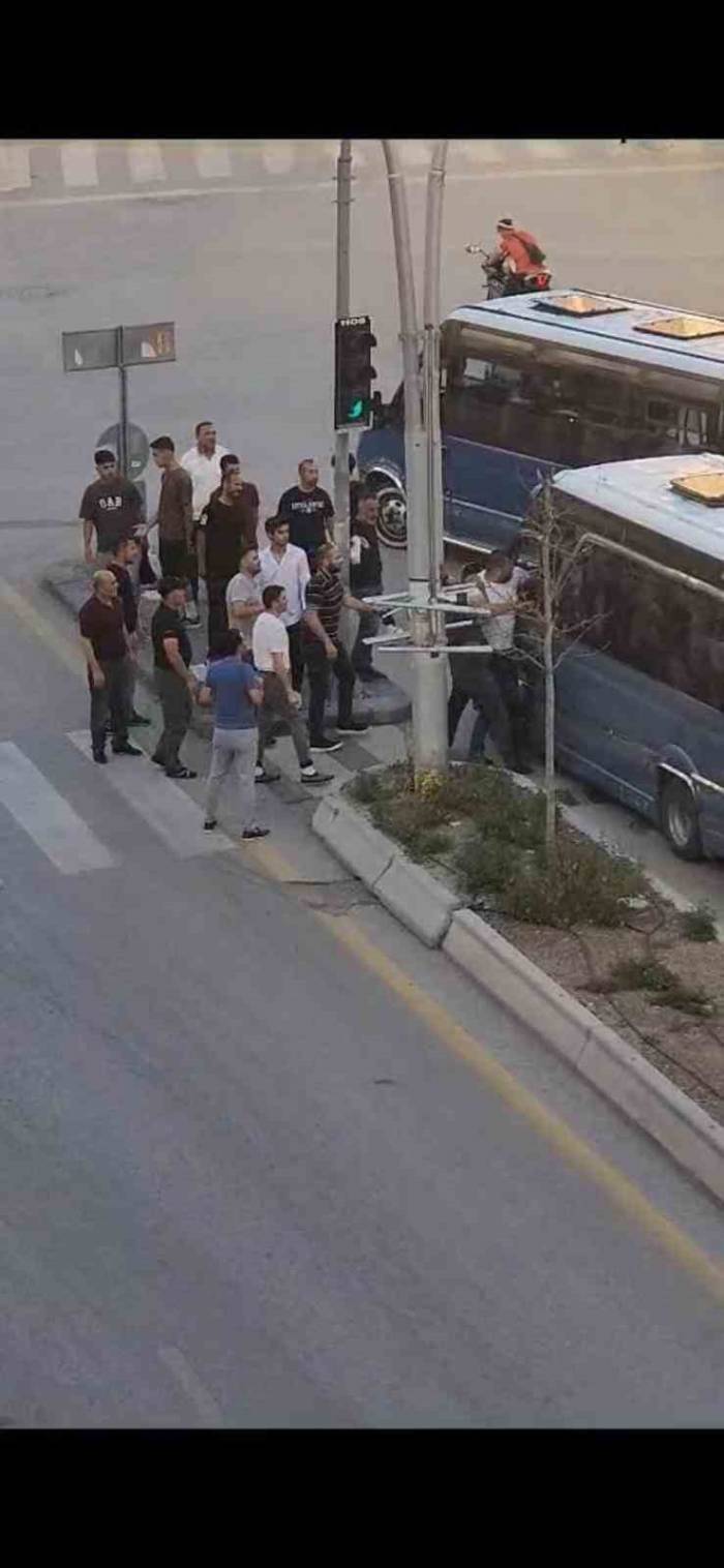 Başkentte İki Dolmuş Şoförü Kavga Etti, O Anlar Kameraya Yansıdı