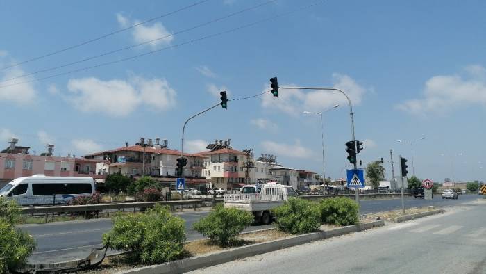 Kırmızı Işıkta Yavaşlayan Kamyona Arkadan Çarptı