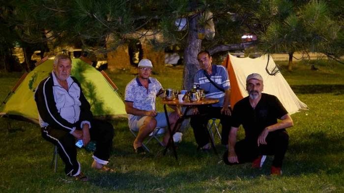 Kırkpınar Güreş Sevdalıları, Meydanlarda Çadırlarda Uyudu