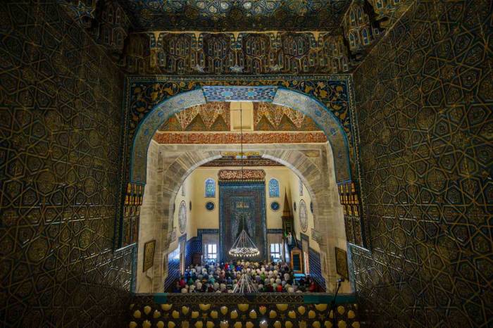 Kare Kare Bursa’nın ‘köşe Taşları’