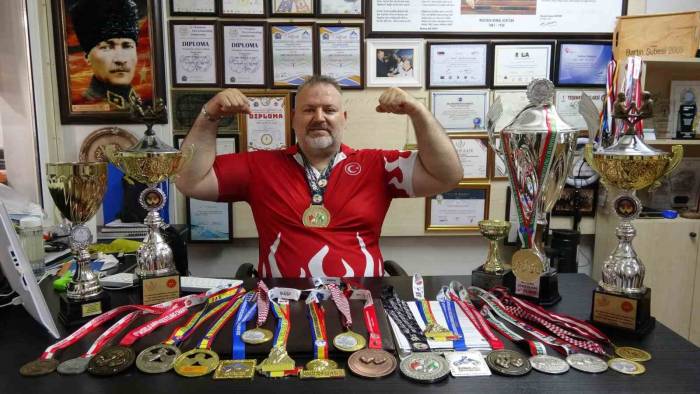 Dünya Bu Bileği Bükemiyor