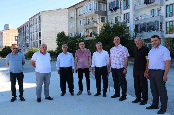 Başkan Özdemir: "ilçenin Gelişimine Katkıda Bulunacak Projeler Hazırlıyoruz"