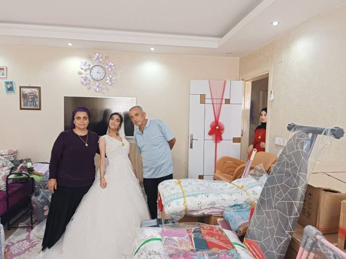 Kızı İçin Damatsız Düğün Yaptı