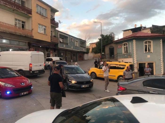 İki Aracın Karıştığı Trafik Kazasında Maddi Hasar Meydana Geldi