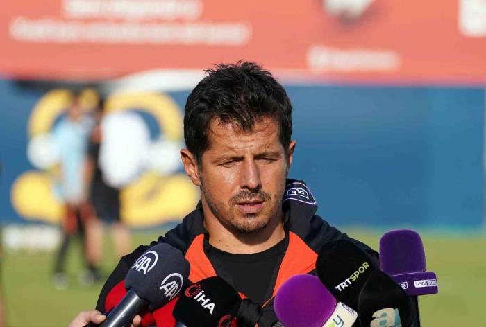 Emre Belözoğlu: "4 Oyuncu Almayı Düşünüyoruz"