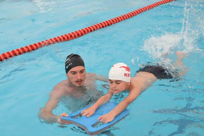 İzmit’te Yüzme Bilmeyen Kalmayacak