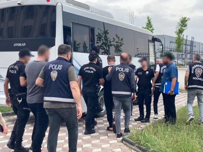 Sopayla Saldırıp Gasp Ettiler: 5 Kişi Tutuklandı