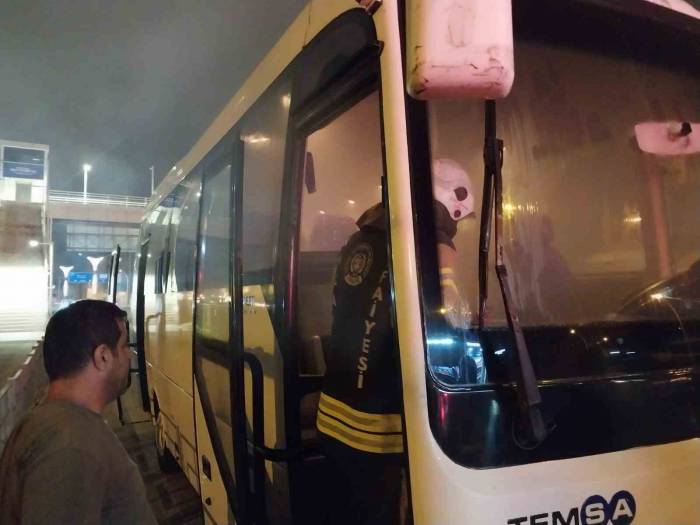 Midibüste Çıkan Yangına, Şans Eseri Yoldan Geçen Arama Kurtarma Ekibi Müdahale Etti