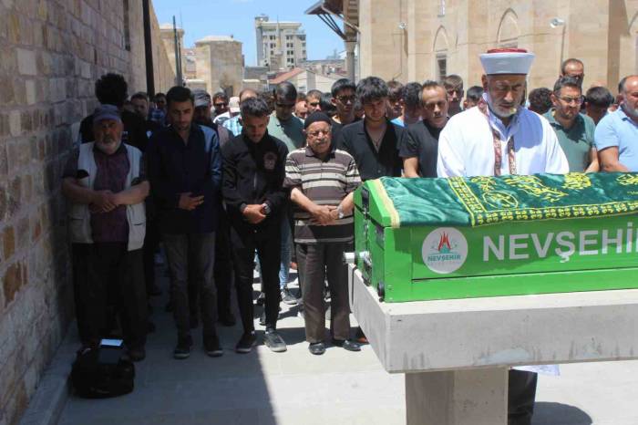 Motor Tutkusu 16 Yaşındaki Kızı Ölüme Götürdü