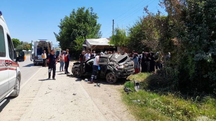 Araç Takla Attı, 3 Kişi Yaralandı
