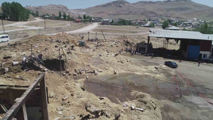 Van’daki Büyük Yangının Hasarı Gün Ağarınca Ortaya Çıktı