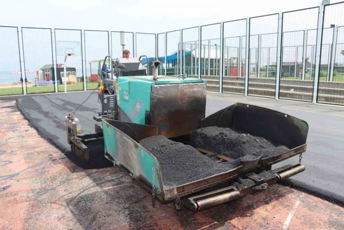 Yalova Belediyesi Spor Sahalarını Yeniliyor