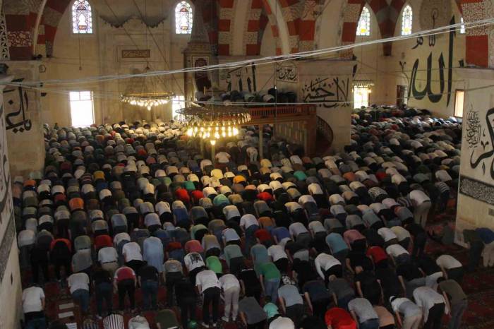 Pehlivanlar Edirne’deki Camilerde Buluştu