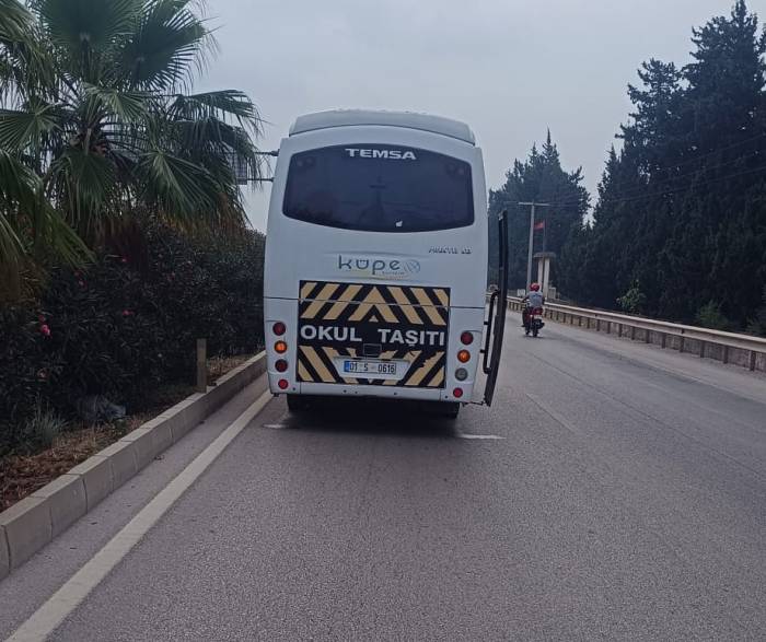 Servis Otobüsünün Çarptığı Kamyonet Motosikletlinin Ölümüne Neden Oldu