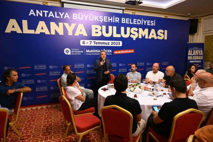 Başkan Böcek, Alanya’da Turizmcilerle Bir Araya Geldi