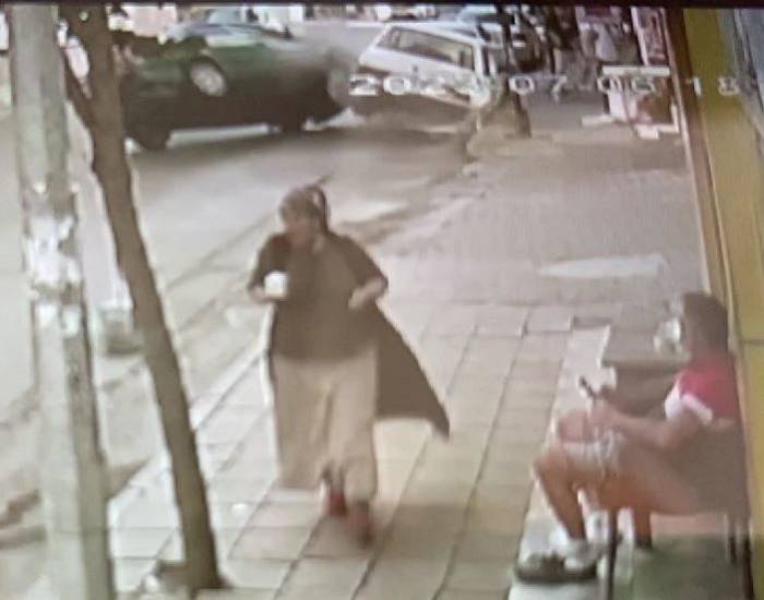 Anne Ve Kızı Emniyet Kemeri Sayesinde Devrilen Araçtan Yara Almadan Çıktı